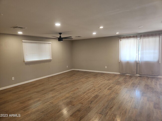Building Photo - 4110 E Crocus Dr