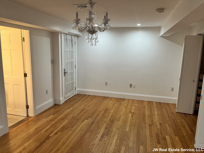 Building Photo - 67 Hancock St