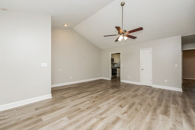 Foto del edificio - 3308 Laurel Dale Dr