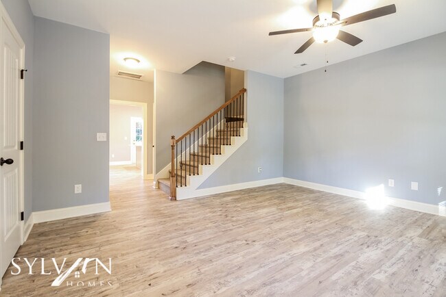 Foto del edificio - This 3BR, 2.5 BA home is ready for new res...