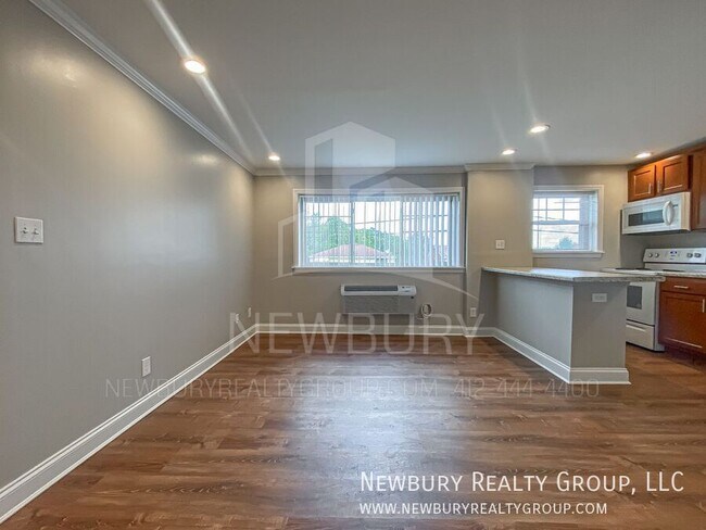 Building Photo - 305 San Juan Dr