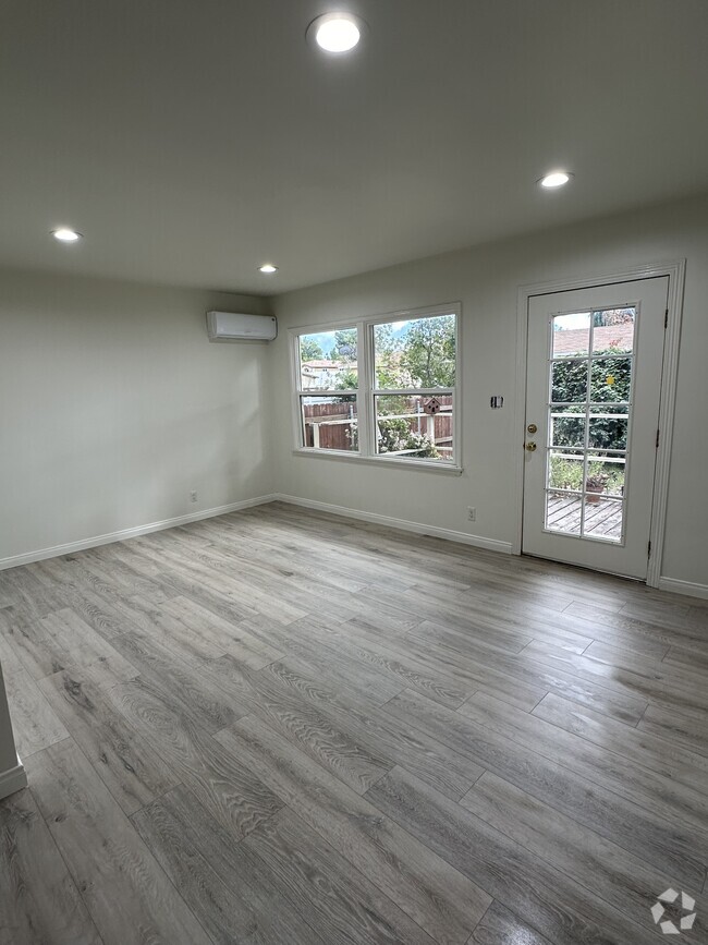 Building Photo - 6634 Gaviota Ave