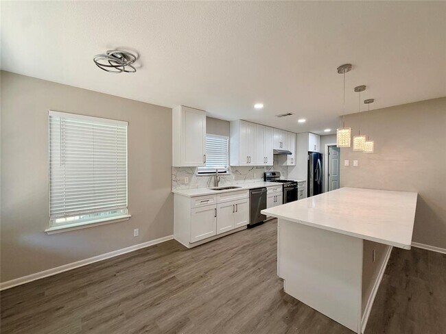 Foto del edificio - 1403 Long Branch Dr