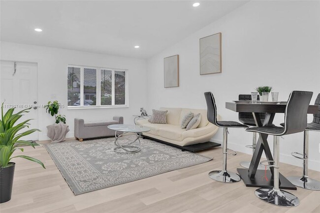 Building Photo - 3413 SW 12th Ct