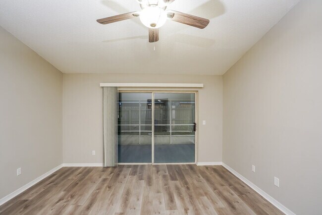 Foto del edificio - 5208 Oceanside Ct
