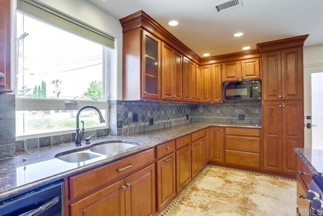 Building Photo - MORENE  - 4 BR HOUSE NEAR SHOPPING & POWAY...