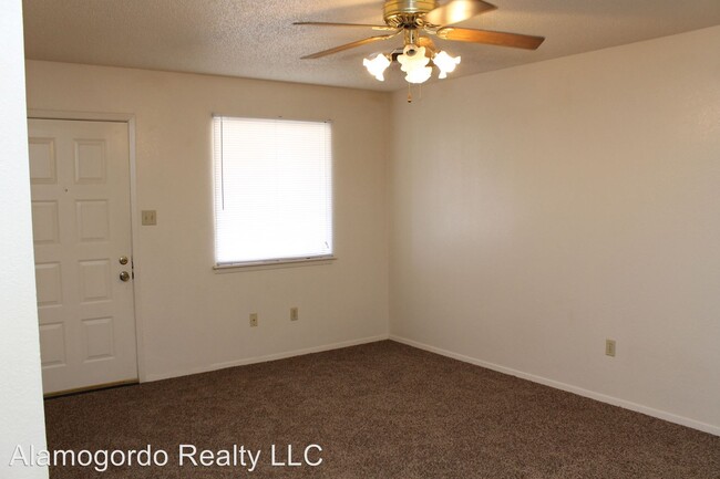 Building Photo - 1500 Aspen Dr