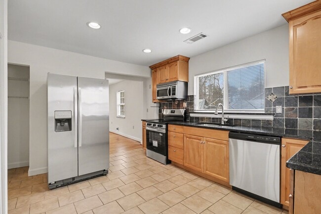 Building Photo - 3036 Peeler Rd