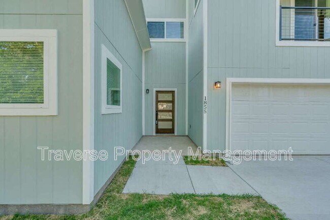 Foto del edificio - 1855 Highland Dr E