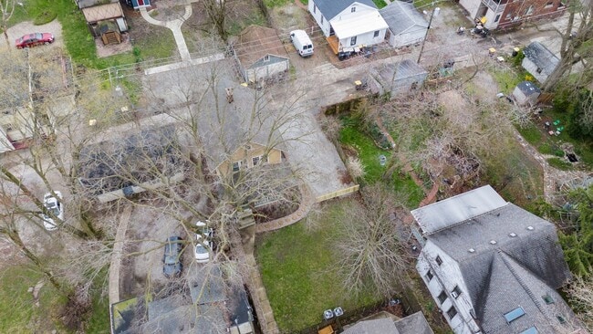 Foto del edificio - Single-family historic home in West Central with porch and private courtyard.