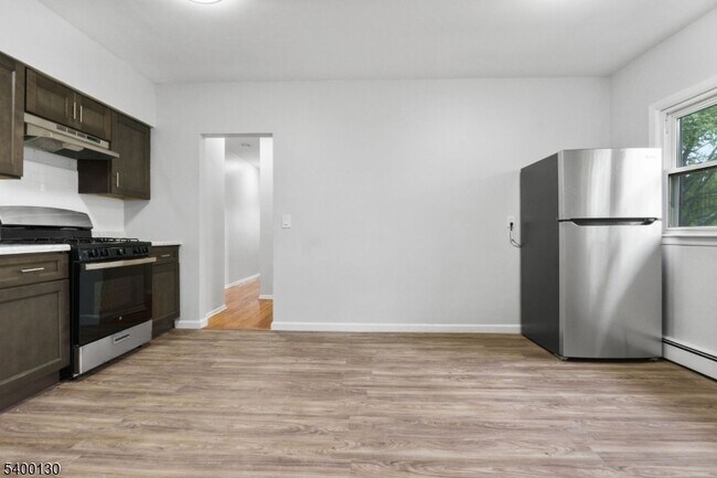 Foto del edificio - 2063 Elizabeth Ave