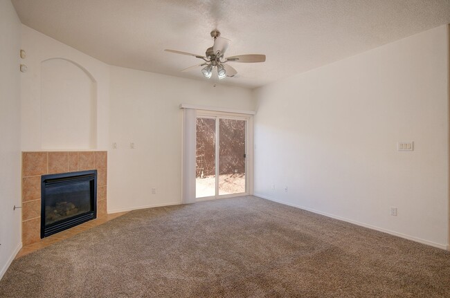 Building Photo - Amazing 3 Bedroom Near Rust Medical Center!!