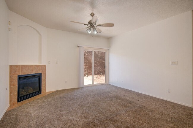 Foto del edificio - Amazing 3 Bedroom Near Rust Medical Center!!
