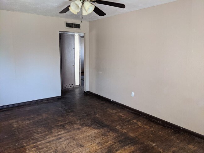 Foto del edificio - 2104 W 14th St