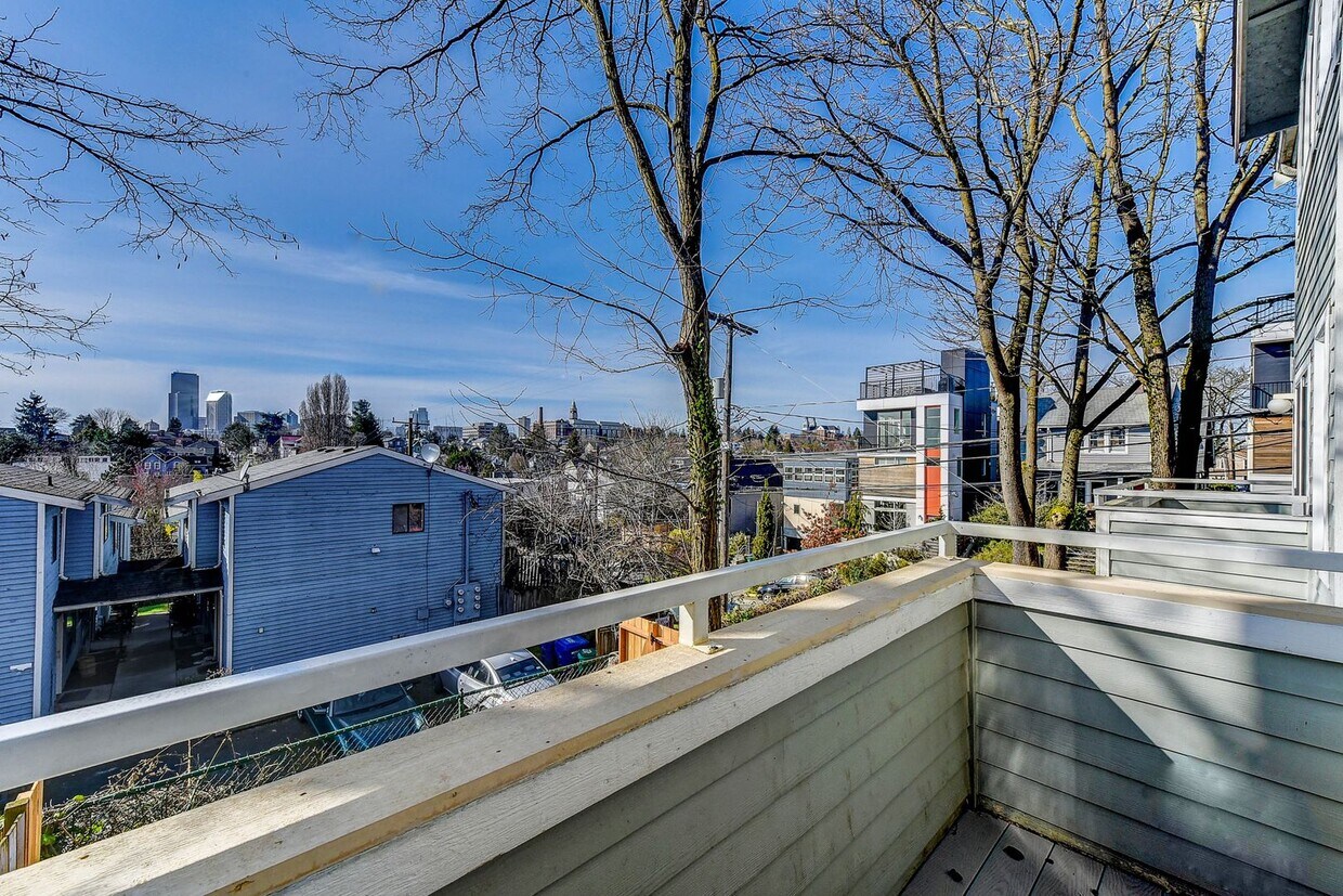 Foto principal - Three bedroom suites on their own level