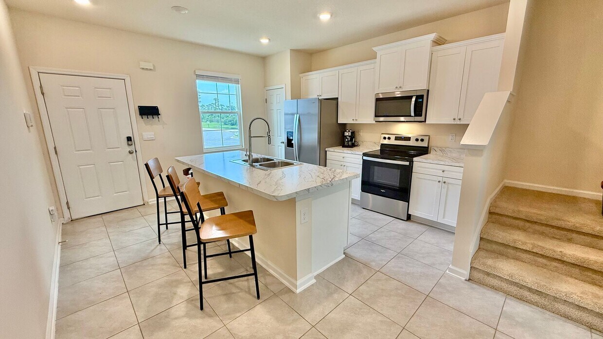 Foto principal - 2BR/3BA Townhome Sweet Townhome - Pet Frie...