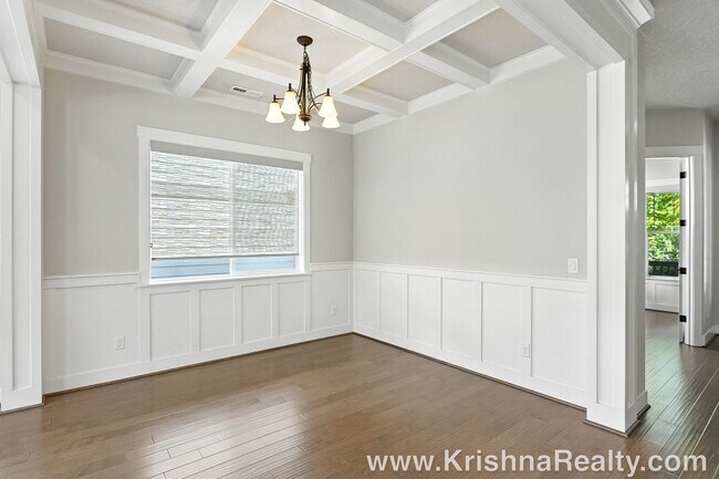 Foto del edificio - Beautiful 4 Bedroom Home with an Office Do...