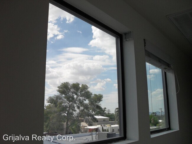 Foto del edificio - 1440 E Elm St