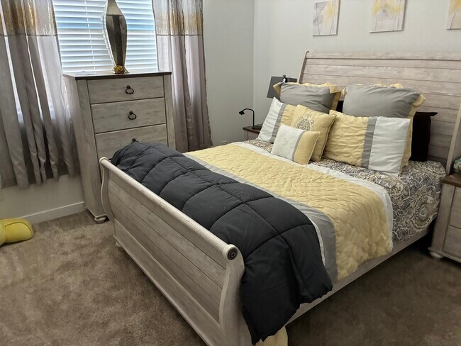 Building Photo - 9635 S 40th Dr