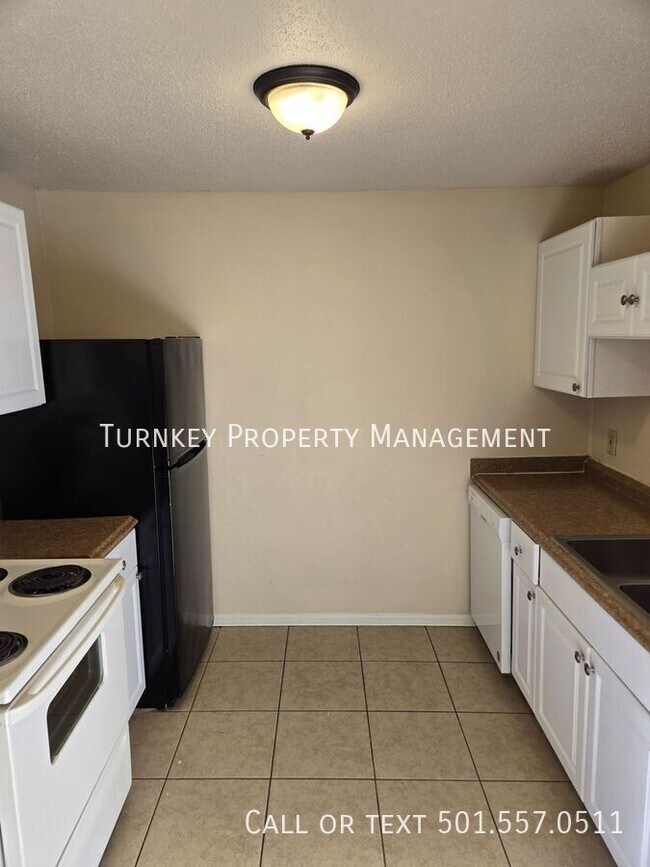 Building Photo - 1705 Sanford Dr