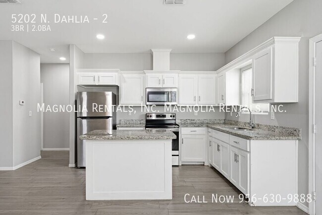 Foto del edificio - 5202 N. Dahlia-2