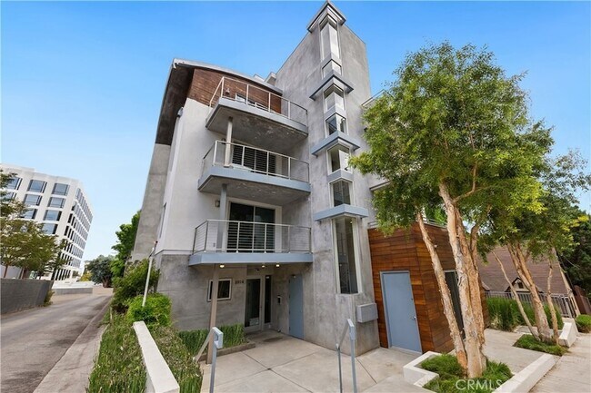 Building Photo - 1014 Larrabee St