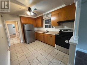 Building Photo - 513 Oakwood Ave