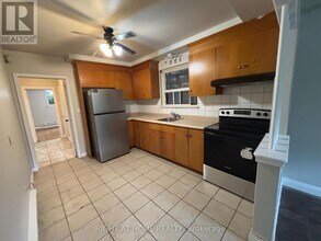 Building Photo - 513 Oakwood Ave