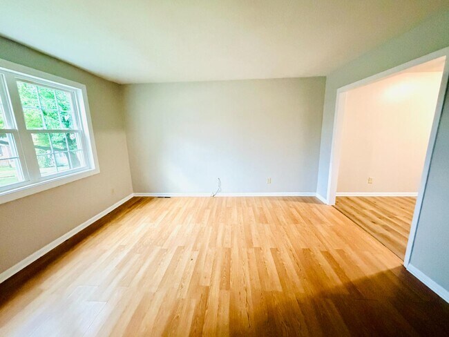 Building Photo - 127 Aspen Dr