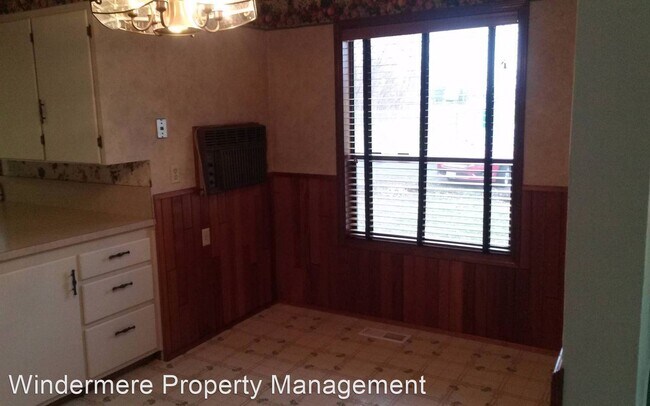 Building Photo - 2 br, 1 bath Apartment - 611 SW 6th