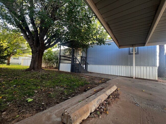 Building Photo - 3/2 Mobile Home with a Double Carport in C...