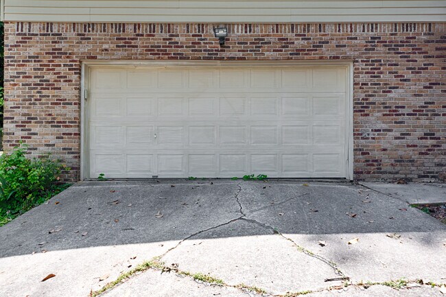 Building Photo - 14026 Astalot Dr SE