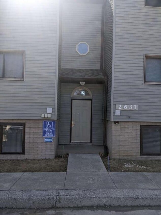 Foto principal - Lovely 1 bed- 1 bath Condo