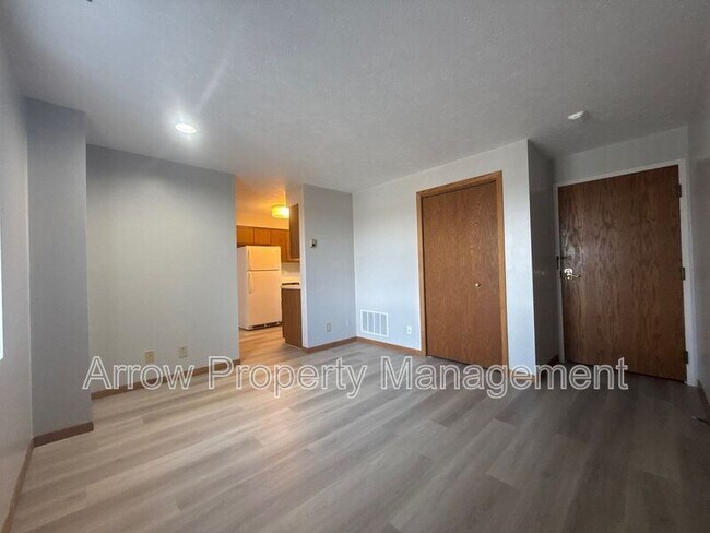 Foto del edificio - 208 E 5th St