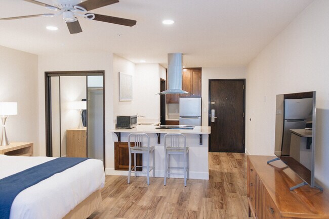Muebles solo para fines de puesta en escena - 2525 Ashland St