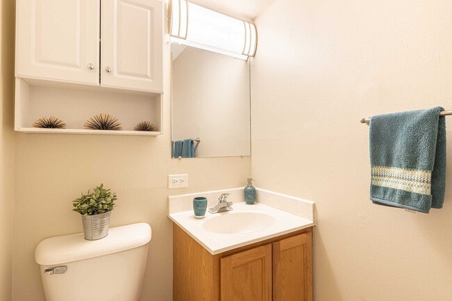 Building Photo - Oxford West (new)