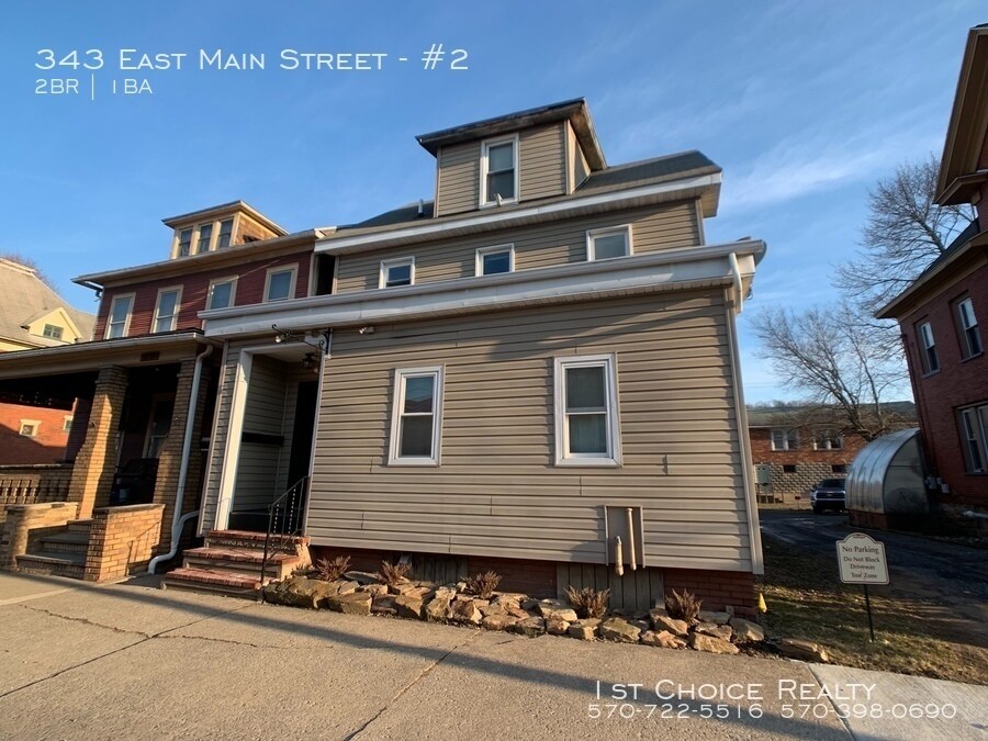 Primary Photo - Large 2 bedroom for only $725 per month!