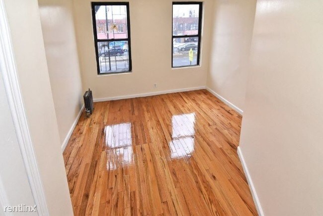 Building Photo - 208 W 145th St