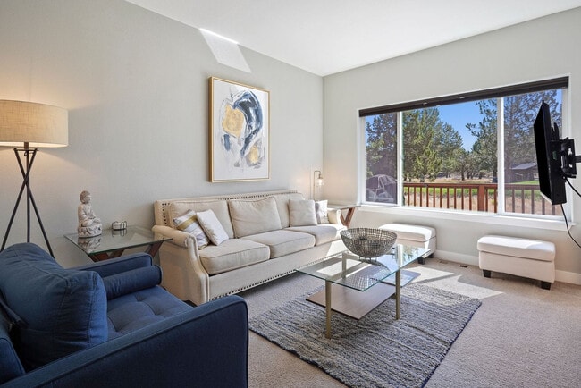 Building Photo - 1084 Golden Pheasant Dr