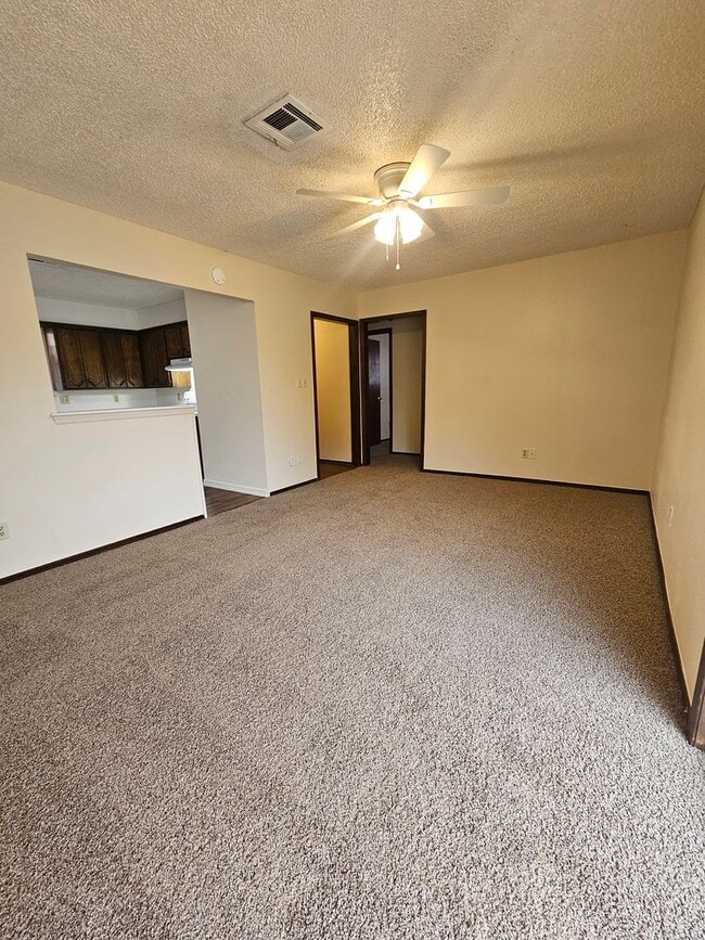 Photo - (4) Bed/(2) Bath New Flooring and Fresh Paint Avail NOW! House