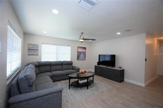 Foto del edificio - 6515 La Mesa Cir