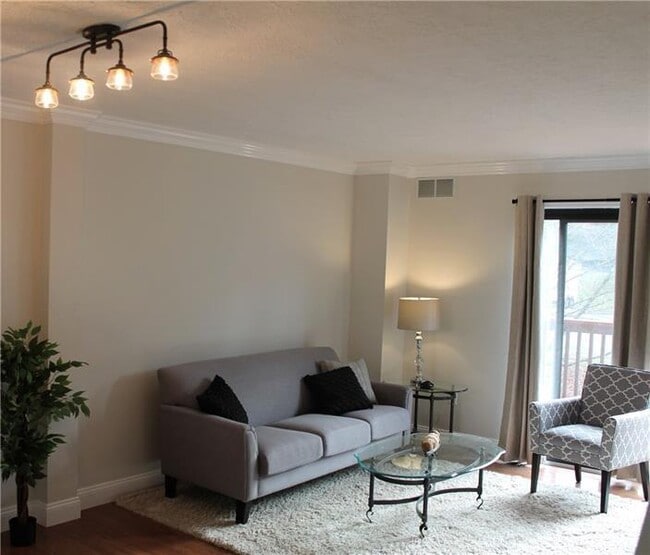 Building Photo - 136 Woodhaven Dr