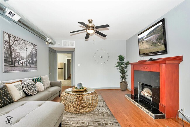 Building Photo - 4224 N Francisco Ave