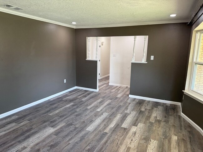 Building Photo - 3821 E Everglade Ave