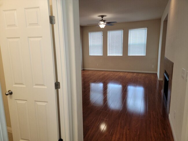 Building Photo - Beautiful Rhodes Ranch home overlooking th...
