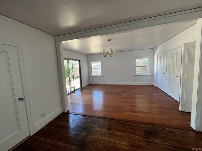 Building Photo - 624 N Roxbury Dr