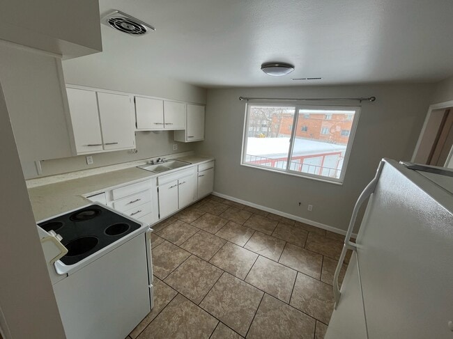 KITCHEN - 376 Alice Ave
