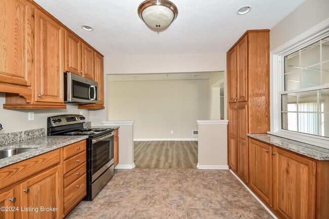 Foto del edificio - 6201 W Pages Ln