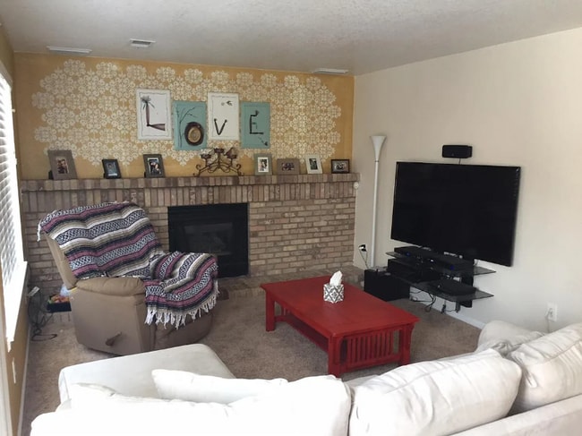 Foto del edificio - 20555 Mitchell Pl