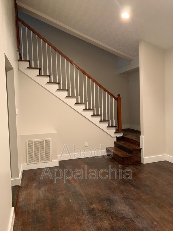 Building Photo - 41 Mullins Hl